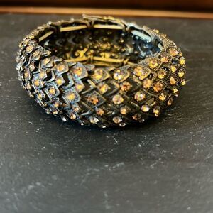 Antique gold tone stretch bracelet